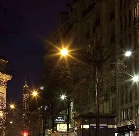 Cecilia Arc De Triomphe