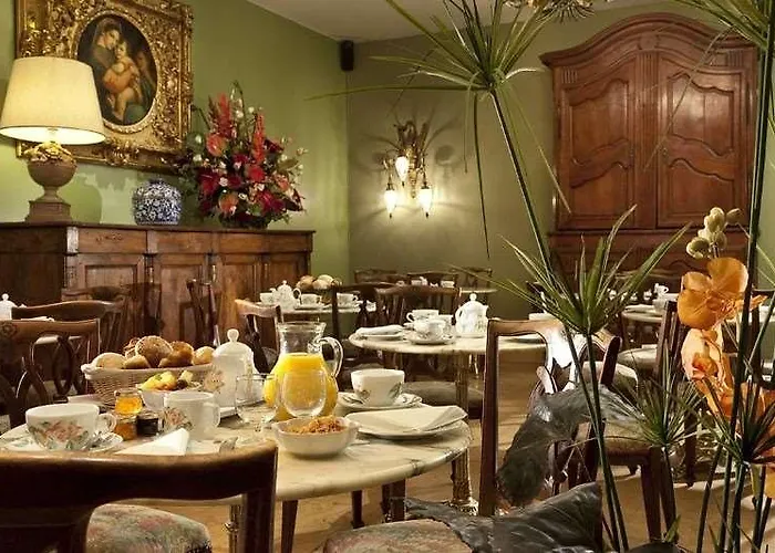 Cecilia Arc De Triomphe Parigi