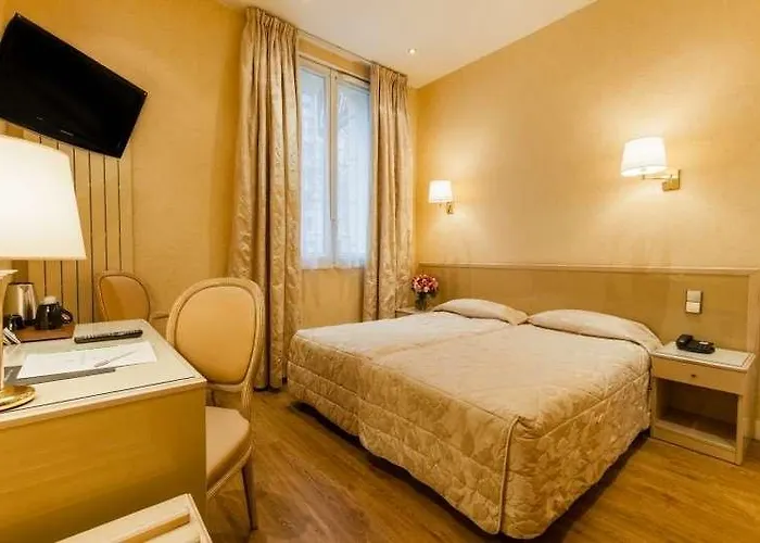 Cecilia Arc De Triomphe Parigi