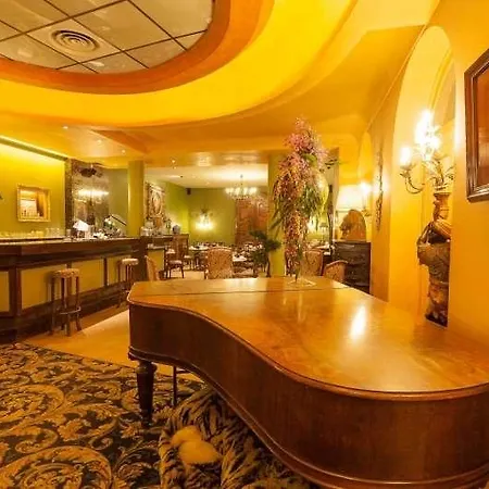 Hotel Cécilia 3*