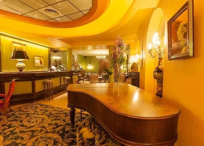 Hotel Cecilia Arc De Triomphe 3*