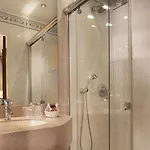 Cecilia Arc De Triomphe Hotel Paris