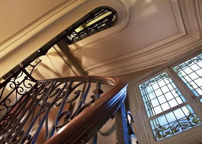 Hotel Cecilia Arc De Triomphe 3*